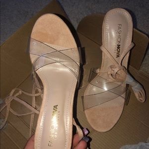 Nude pumps